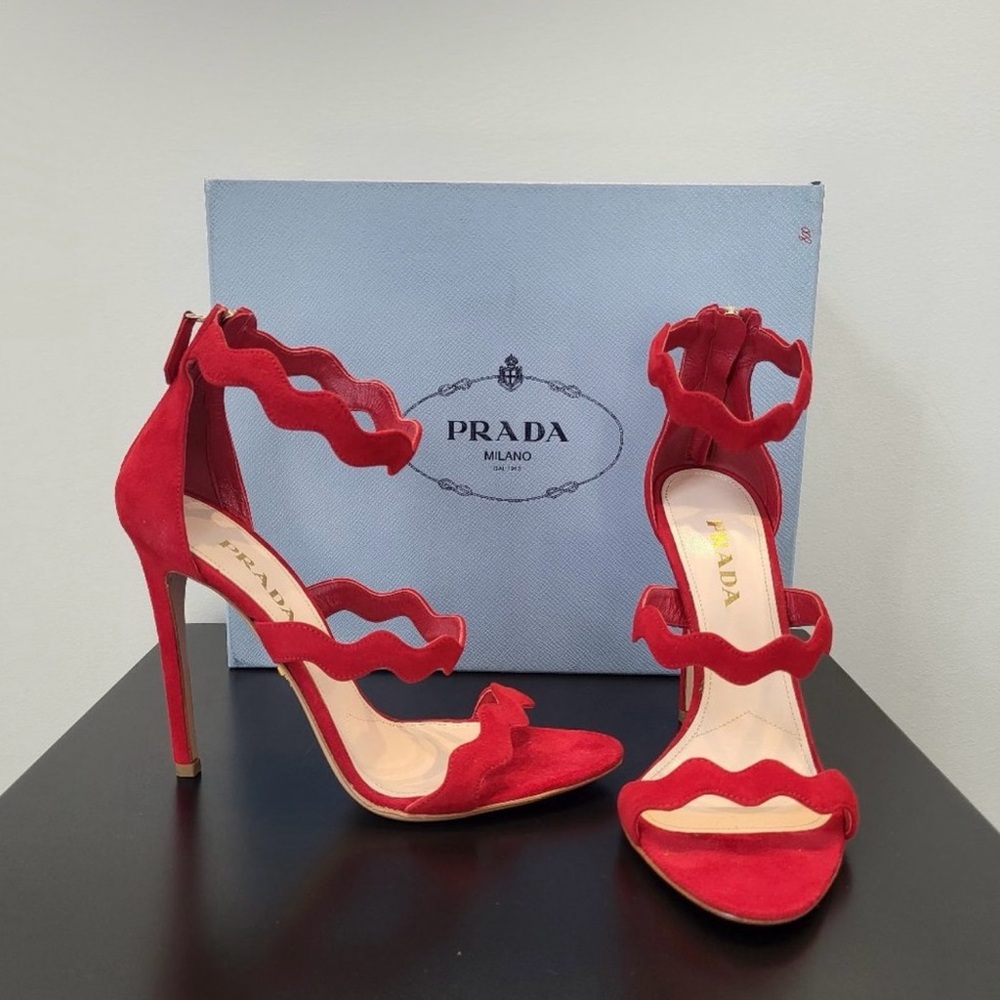 COPY - NIB Red Scallop heels